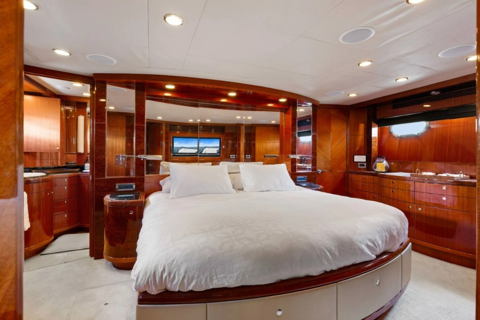 2009 Ocean Alexander 74 Flybridge