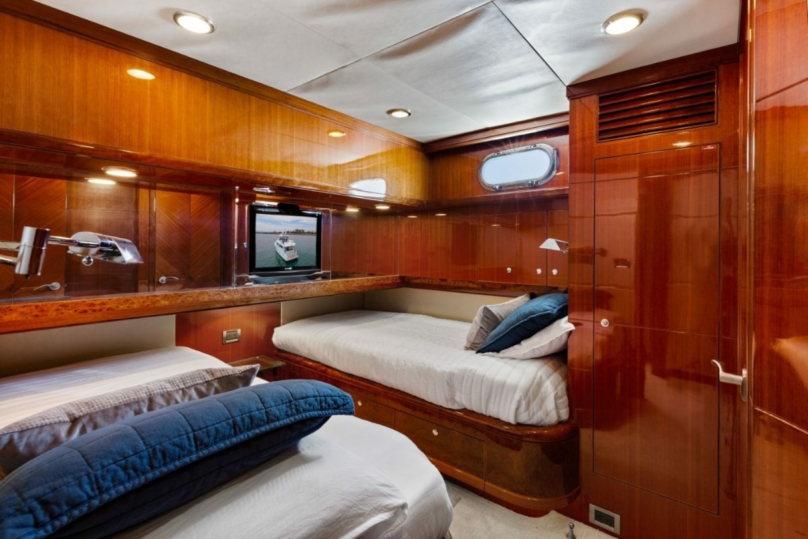 2009 Ocean Alexander 74 Flybridge
