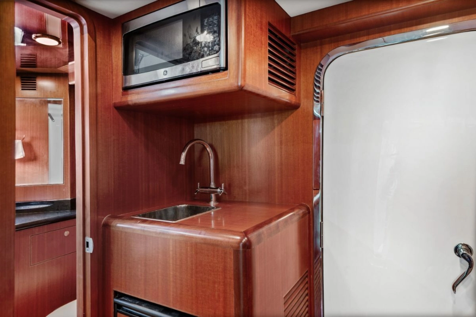 2009 Ocean Alexander 74 Flybridge
