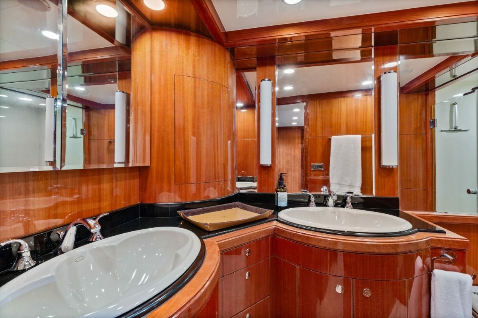 2009 Ocean Alexander 74 Flybridge