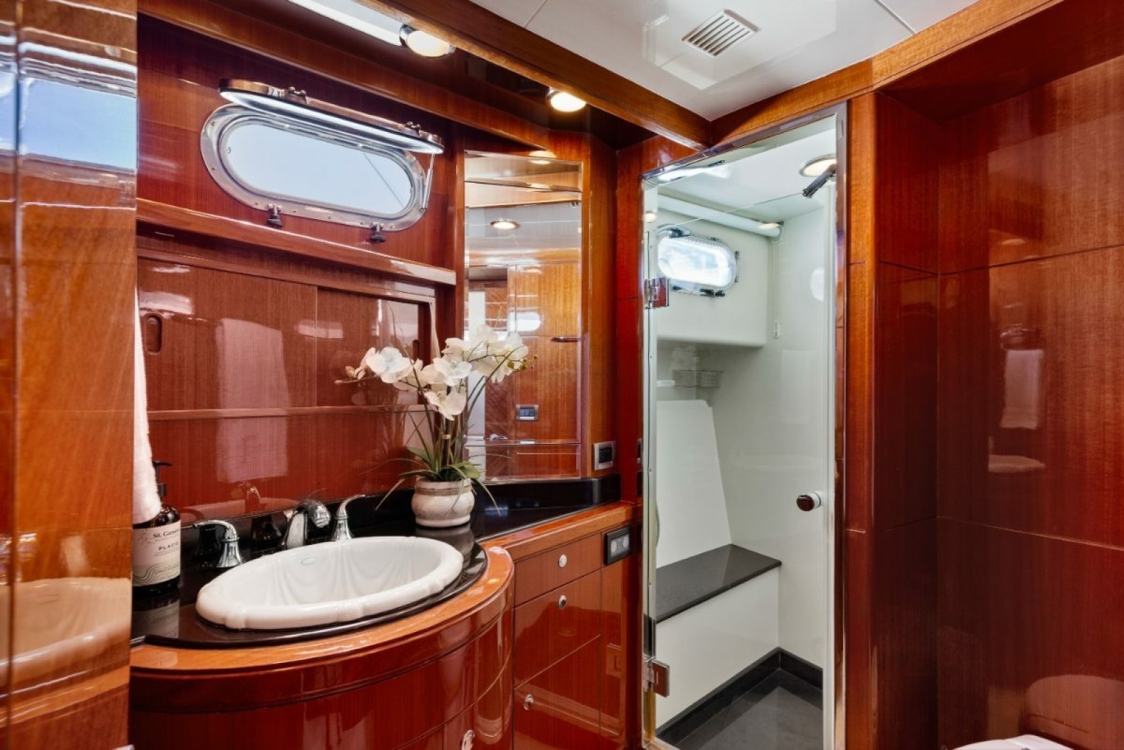 2009 Ocean Alexander 74 Flybridge