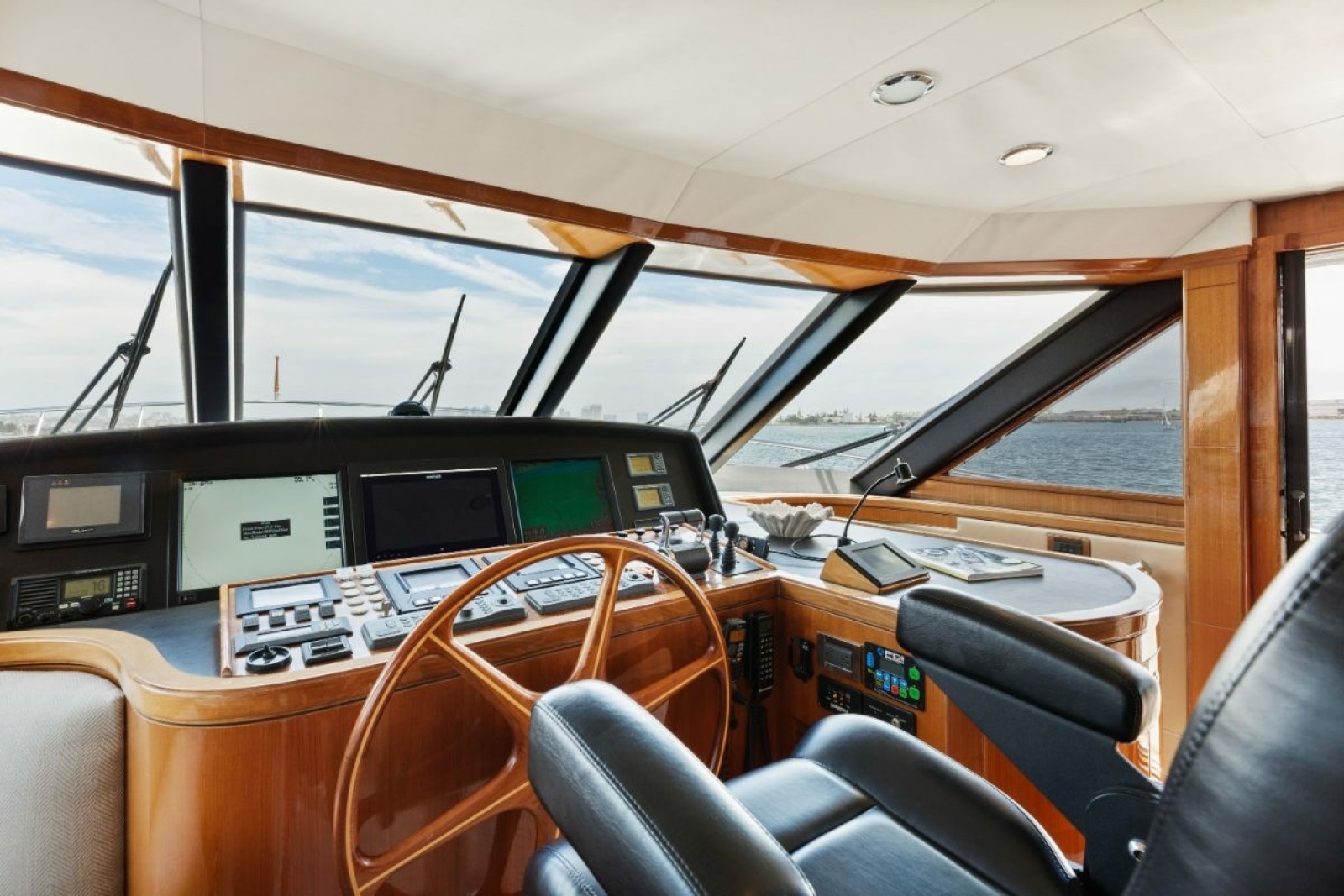 2009 Ocean Alexander 74 Flybridge