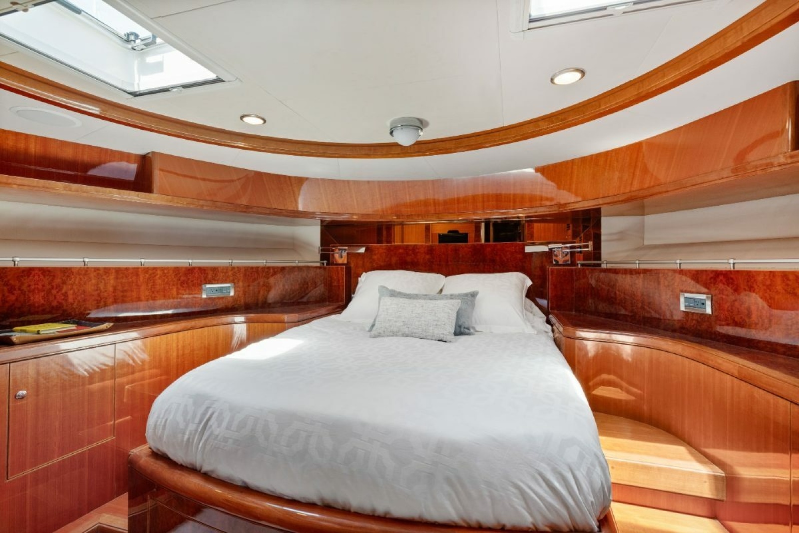2009 Ocean Alexander 74 Flybridge