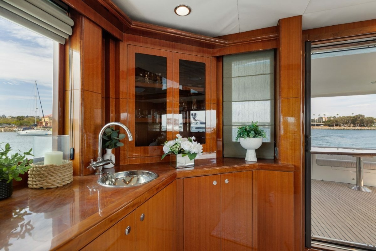 2009 Ocean Alexander 74 Flybridge