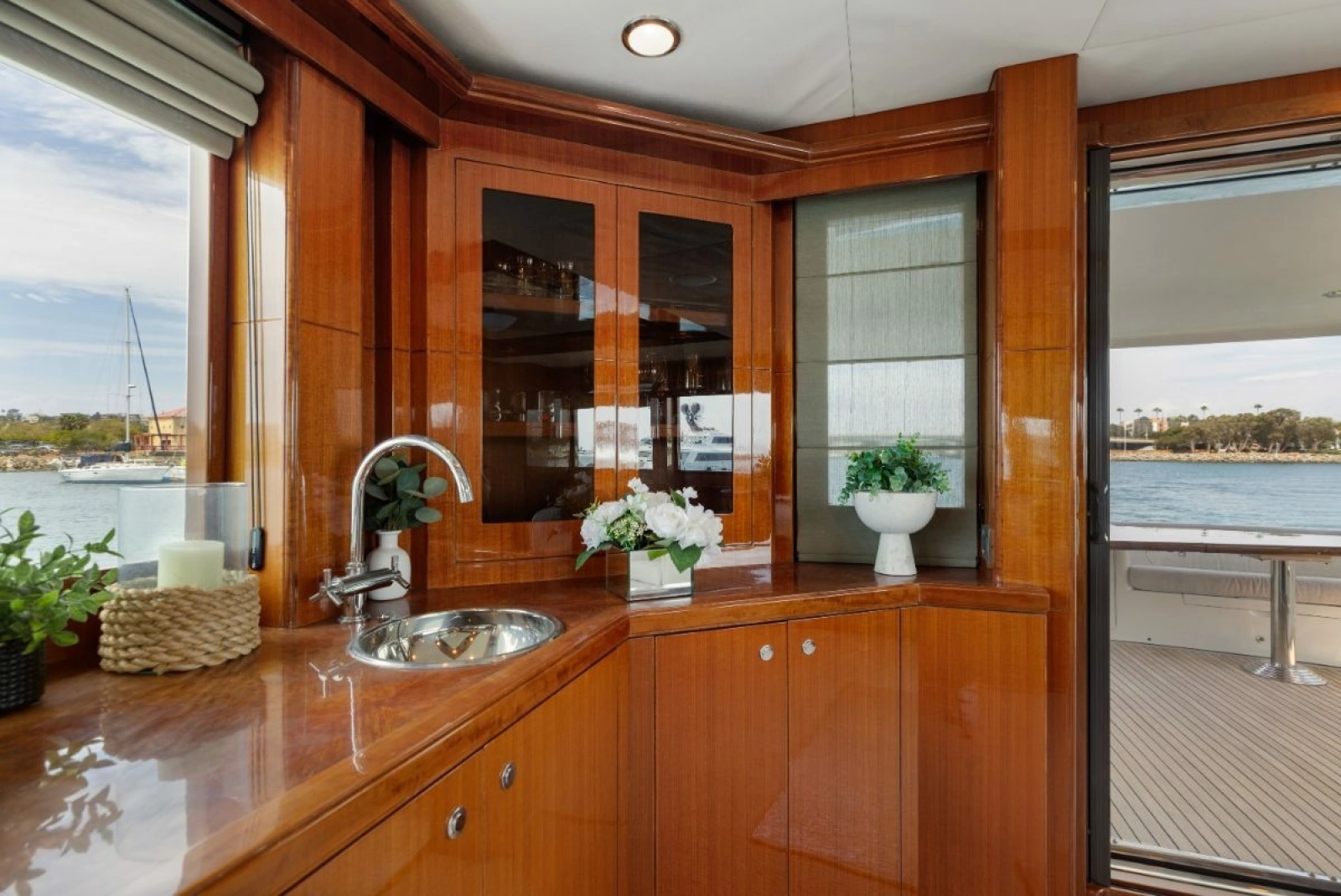 2009 Ocean Alexander 74 Flybridge
