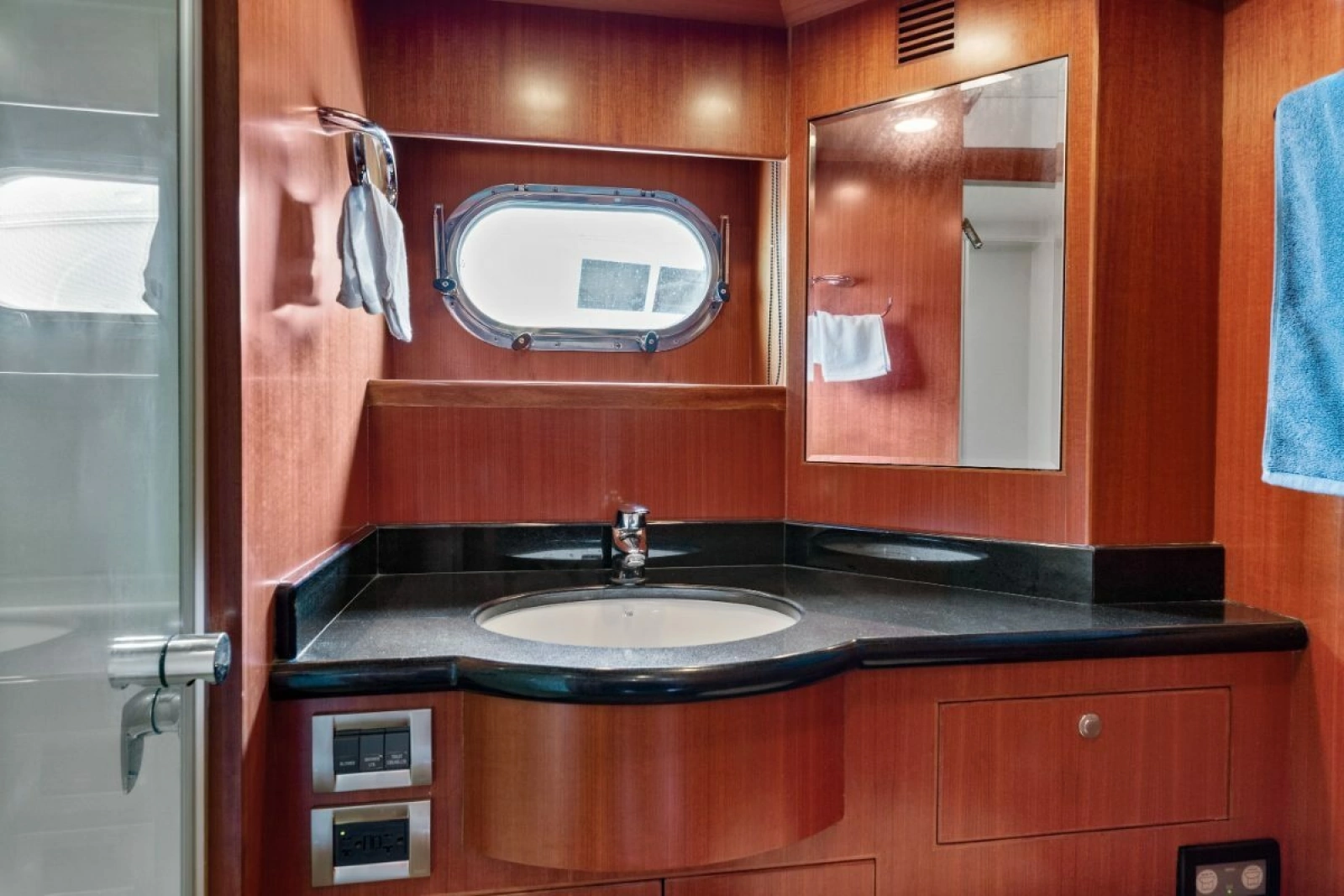 2009 Ocean Alexander 74 Flybridge