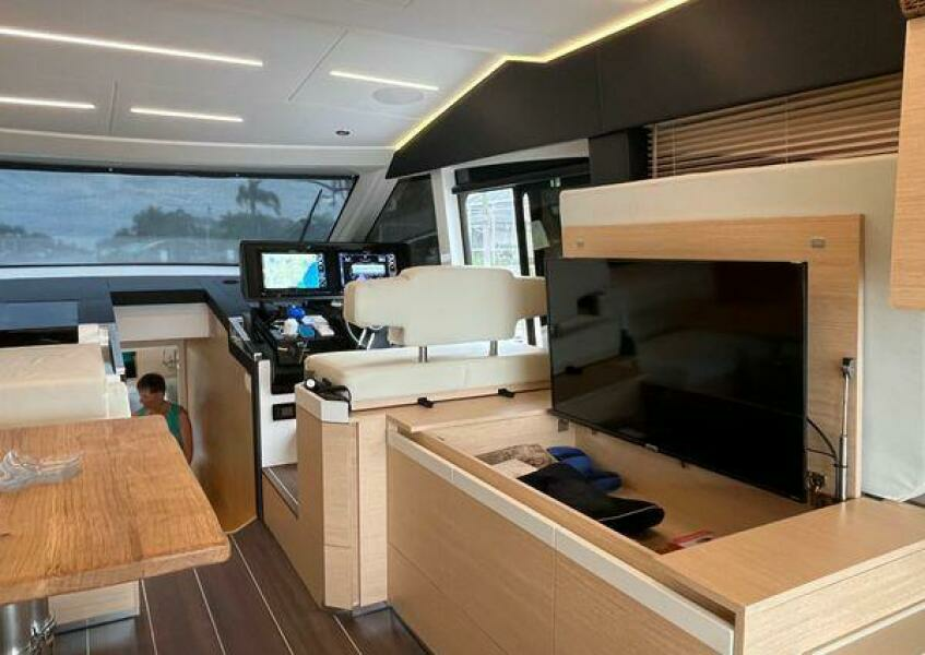 Off Leash 45ft Greenline Yacht For Sale