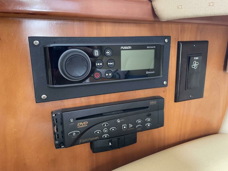 2004 Carver Mariner