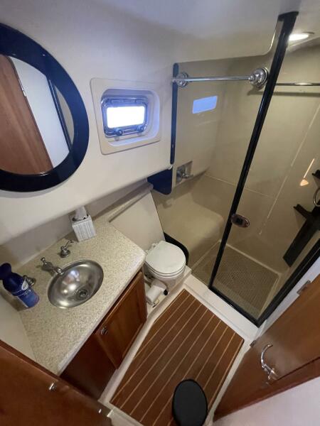 34 Mainship Starboard Head/Shower