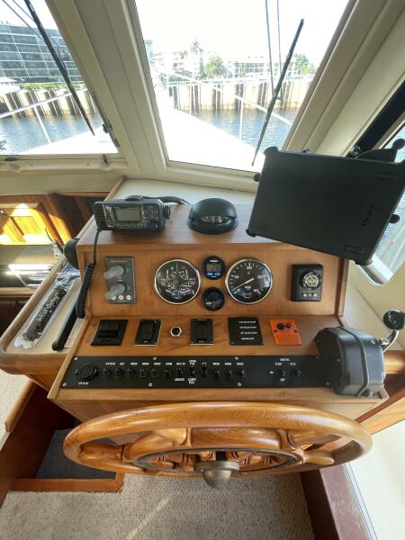 34 Mainship Lower Helm Gauges/Controls