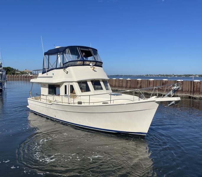 2005 Mainship 34 Trawler