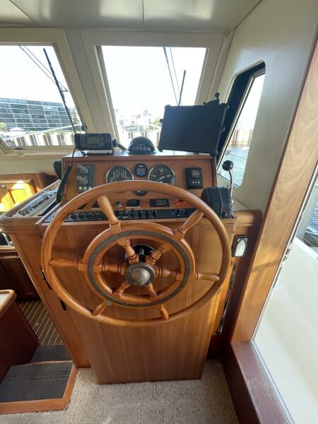 34 Mainship Lower Helm