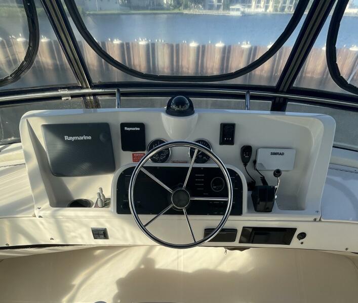 34 Mainship Helm/Electronics
