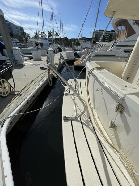 34 Mainship Swim Platform/J-Davits