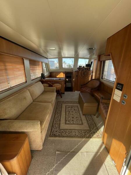 34 Mainship Salon Forward