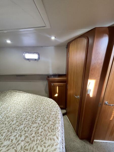34 Mainship Starboard Head Access
