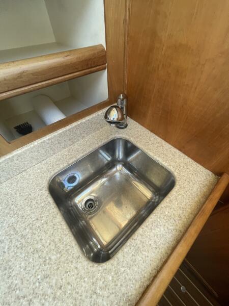 34 Mainship SS Sink