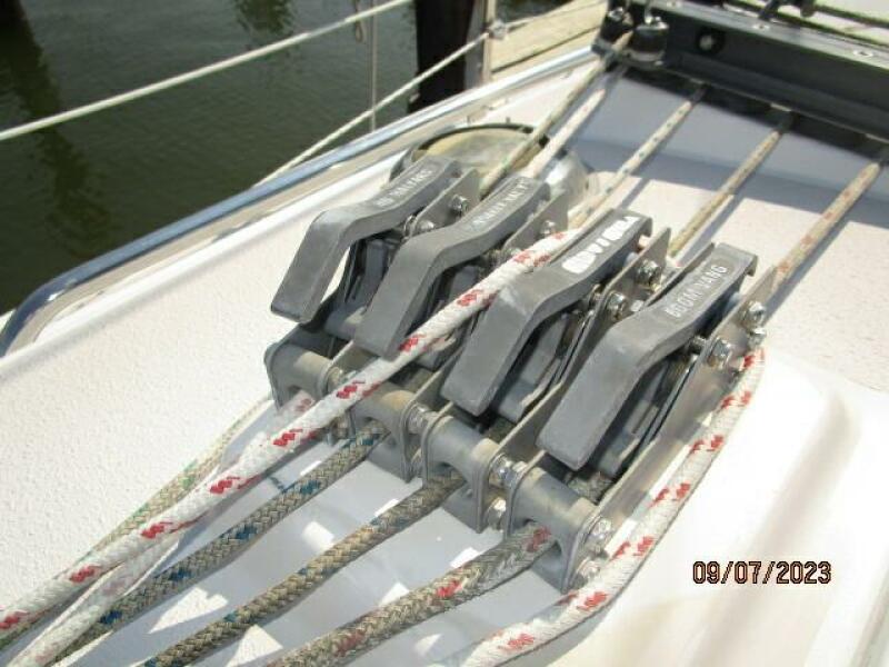 28' Catalina rope clutches