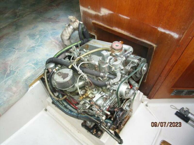 28' Catalina auxiliary