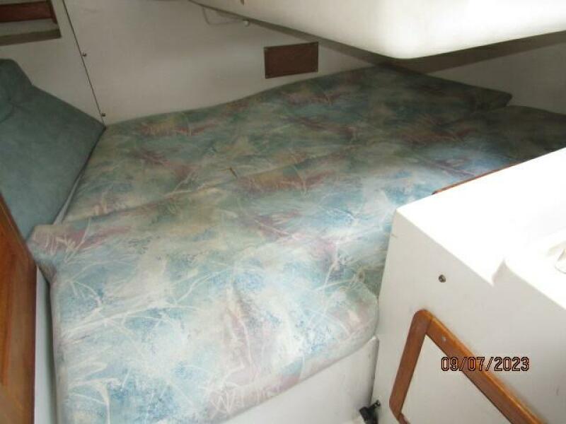 28' Catalina aft stateroom