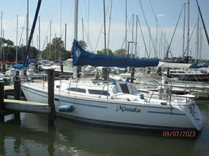 28' Catalina port aft profile