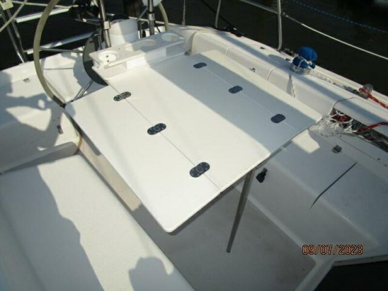 28' Catalina cockpit table