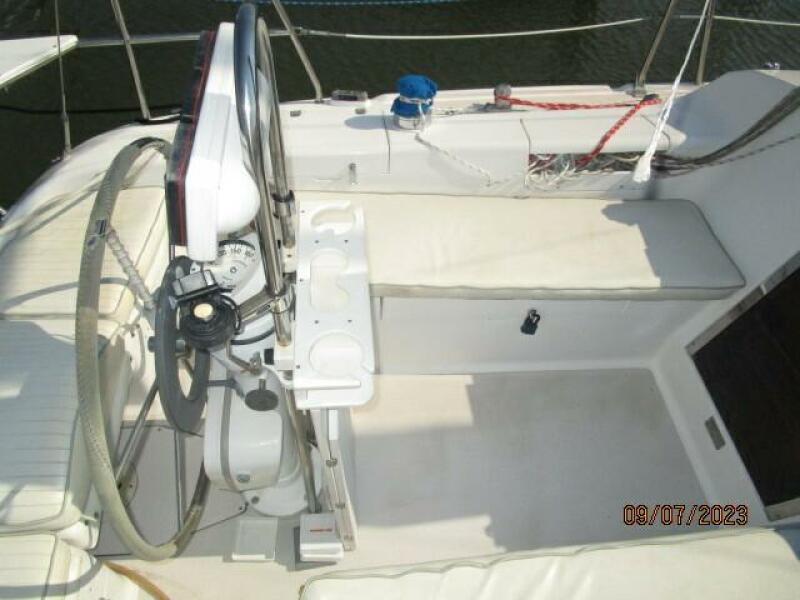 28' Catalina cockpit port