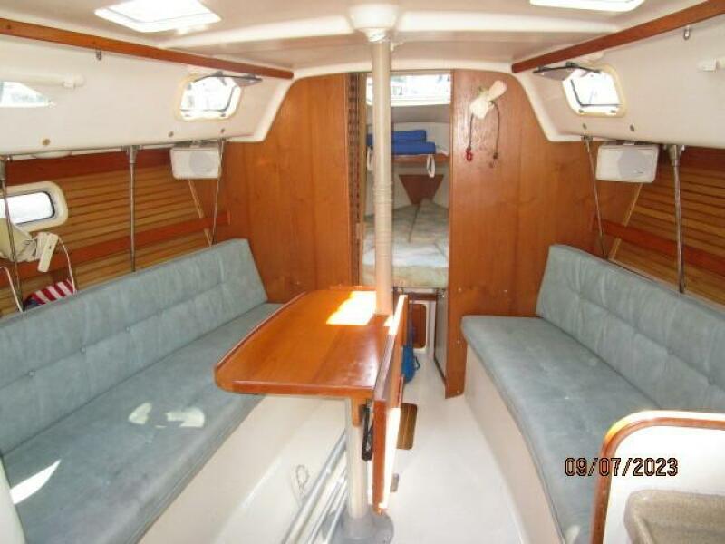 28' Catalina salon forward