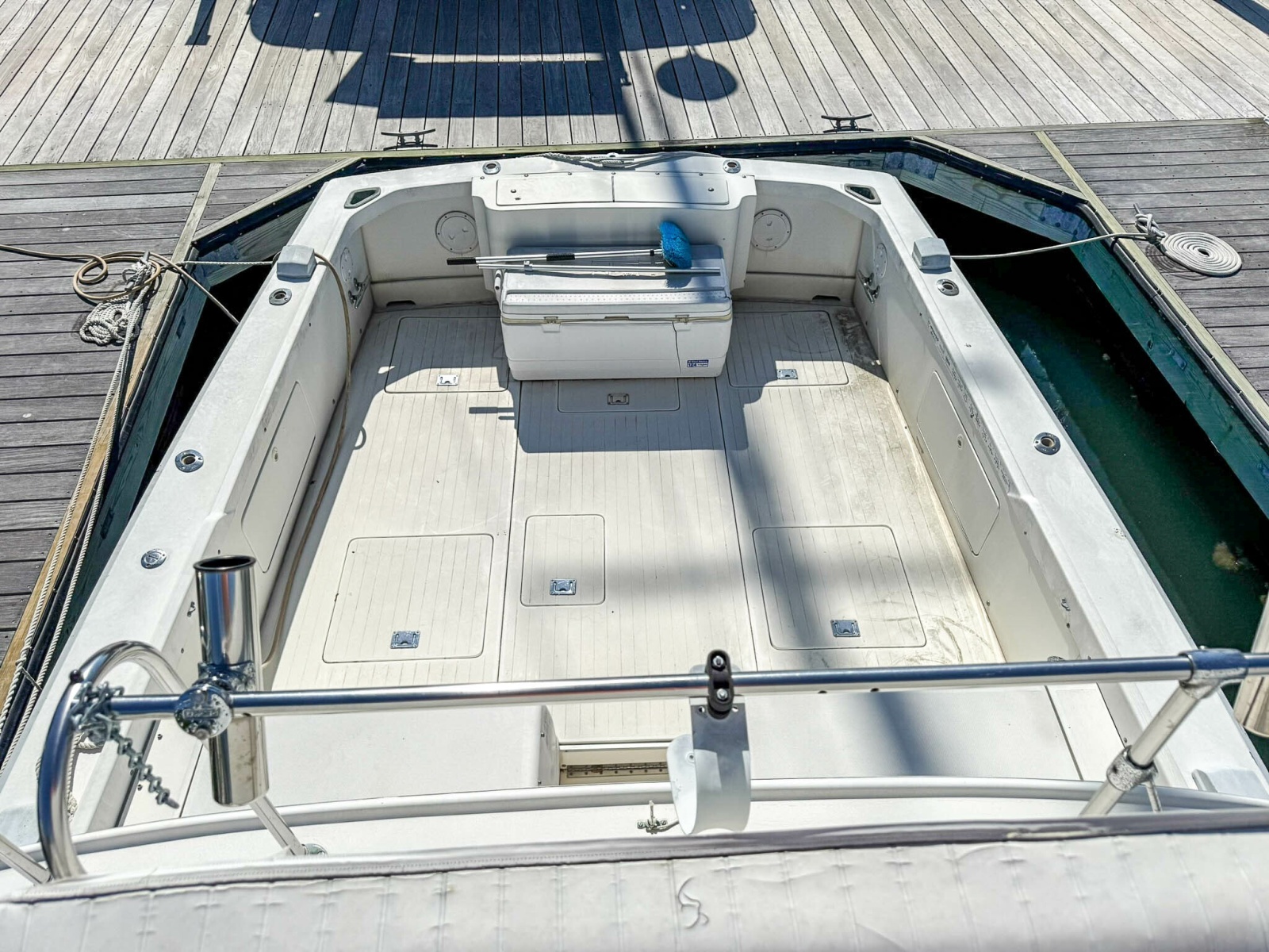 Cockpit from flybridge 