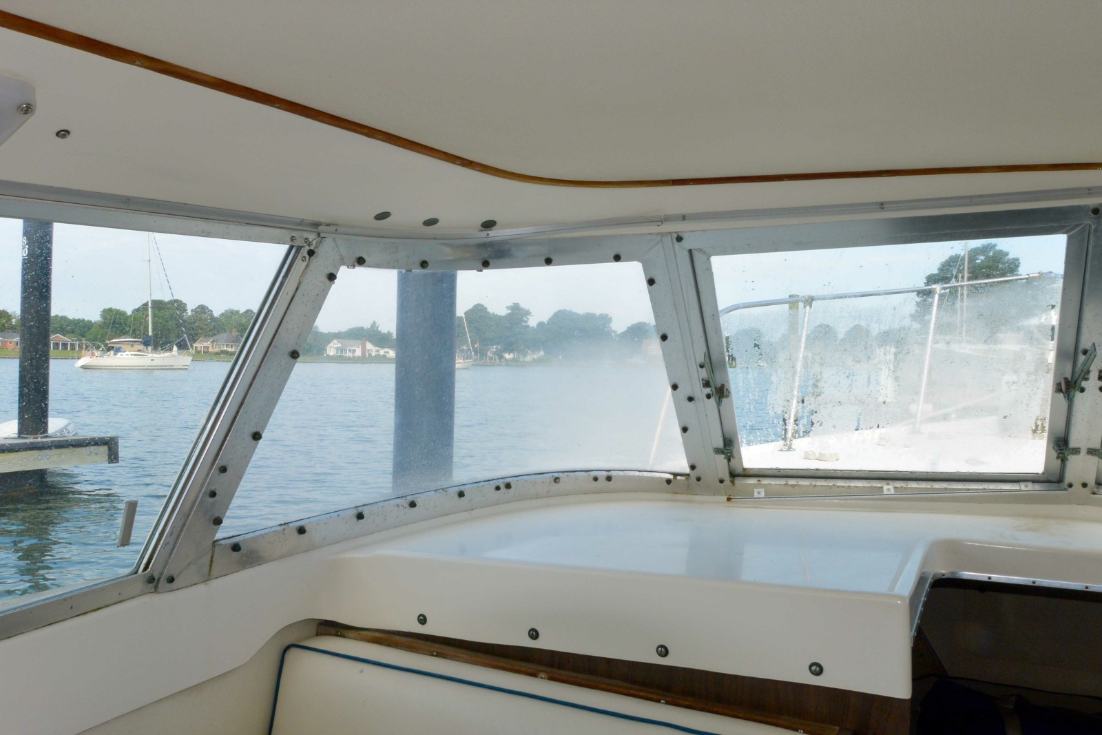 Cabin looing starboard 