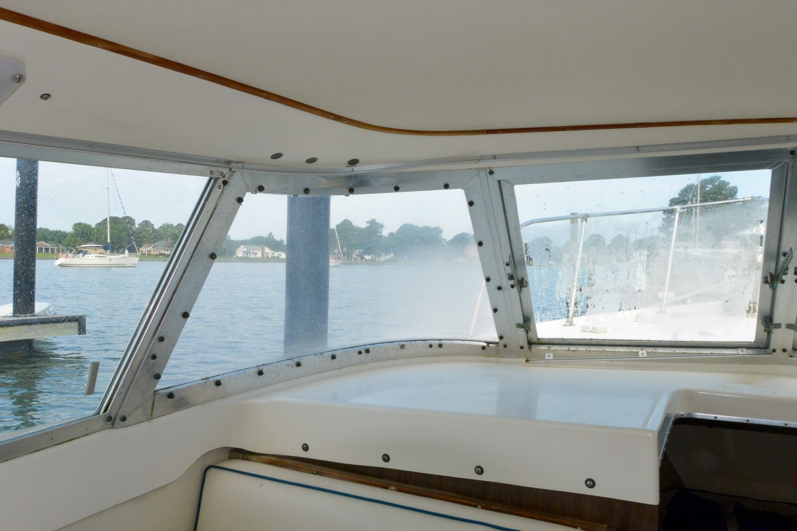 Cabin looing starboard 