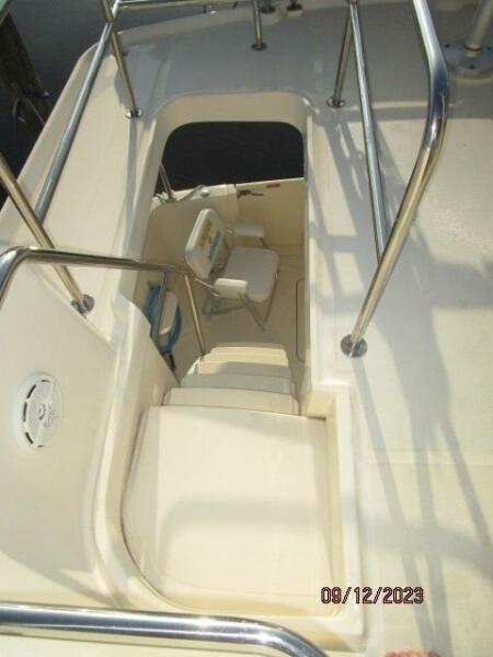 40' Mainship flybridge-aftdeck stairs