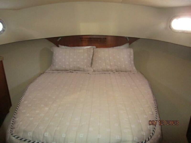 40' Mainship master stateroom