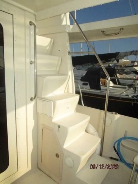 40' Mainship aftdeck-flybridge stairs
