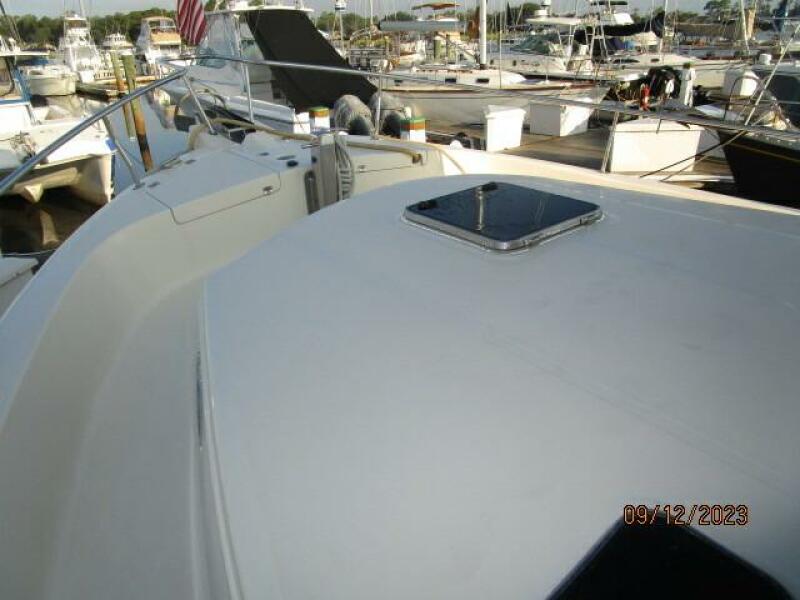 40' Mainship foredeck2