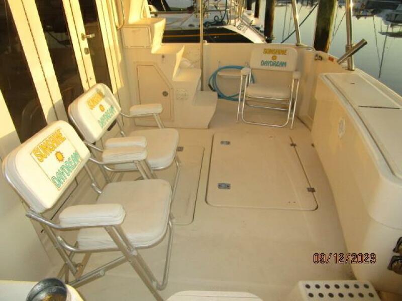 40' Mainship aftdeck starboard