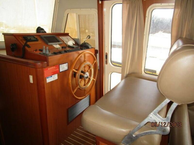 40' Mainship galley3
