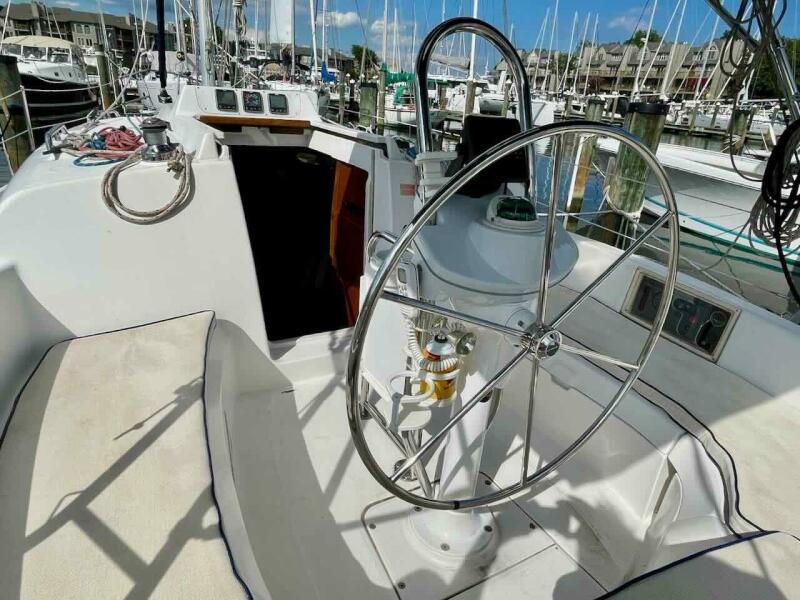 2004 Hunter 306