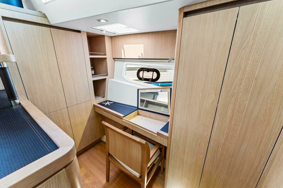 44ft Aquila Yacht For Sale