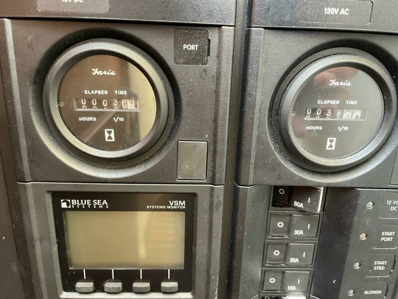 1984 Chris-Craft 316 Commander