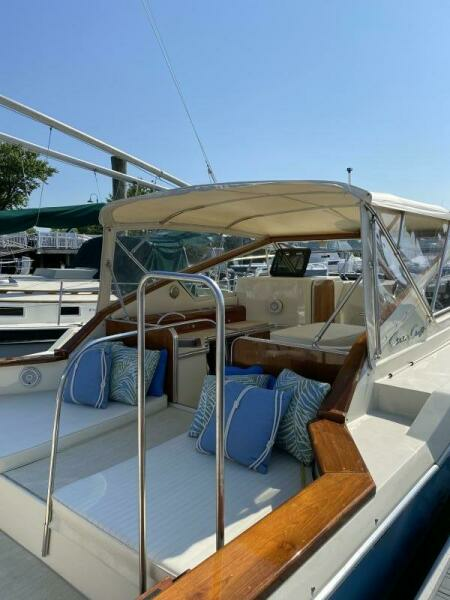 1984 Chris-Craft 316 Commander