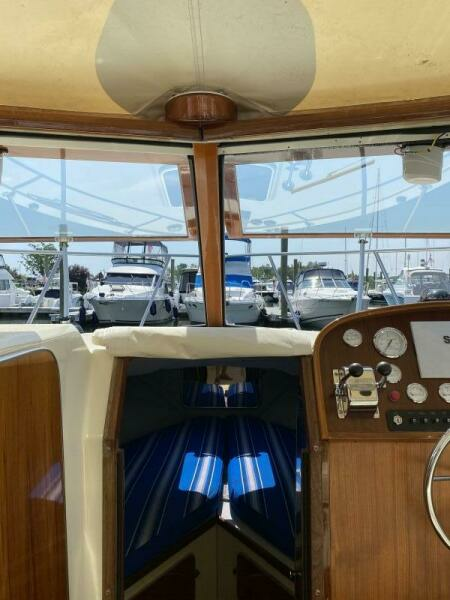 1984 Chris-Craft 316 Commander