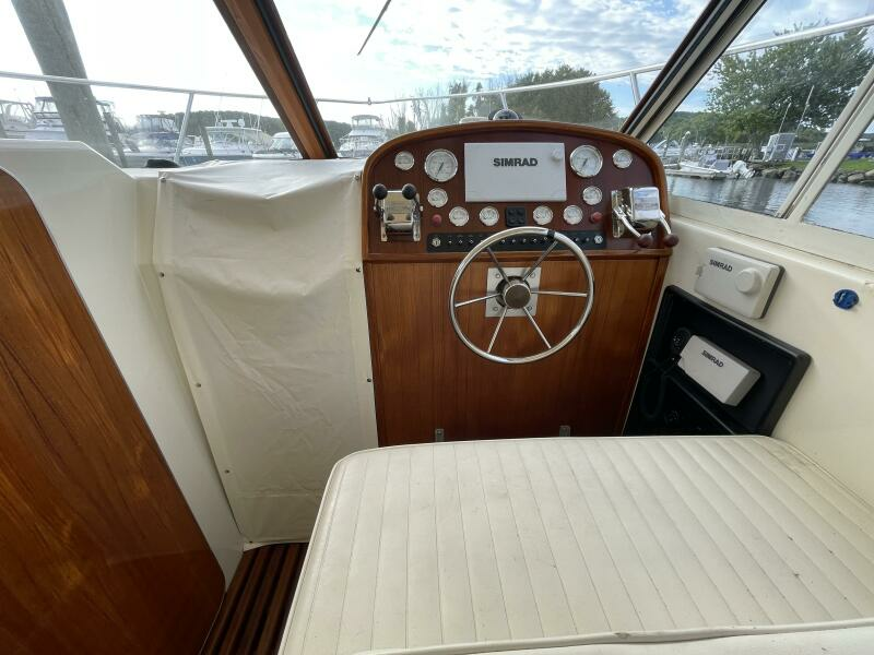 1984 Chris-Craft 316 Commander