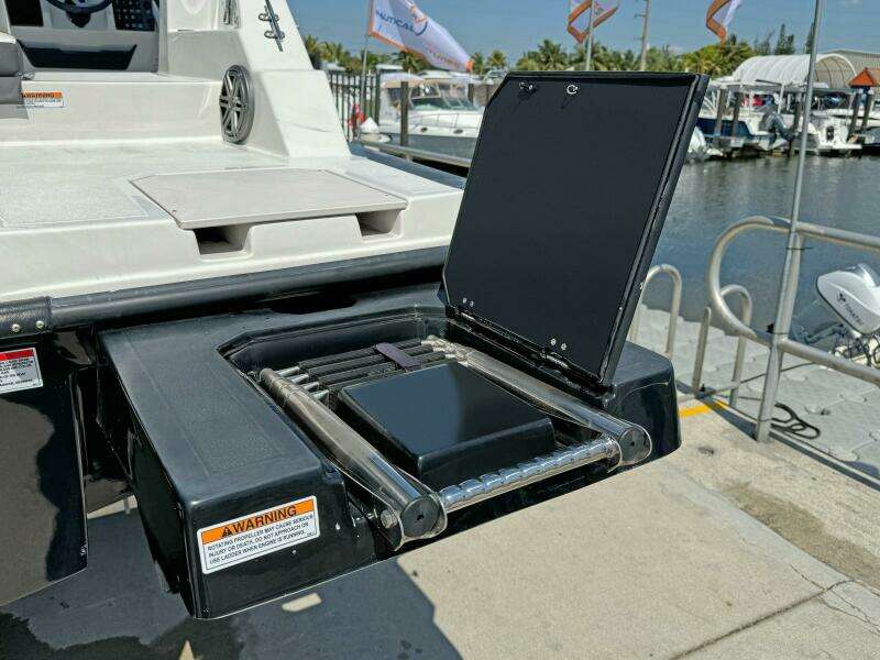 23ft Starcraft Yacht For Sale