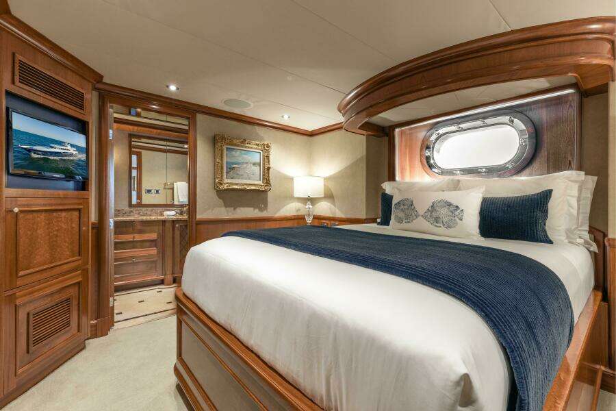Queen Guest Stateroom Portside 