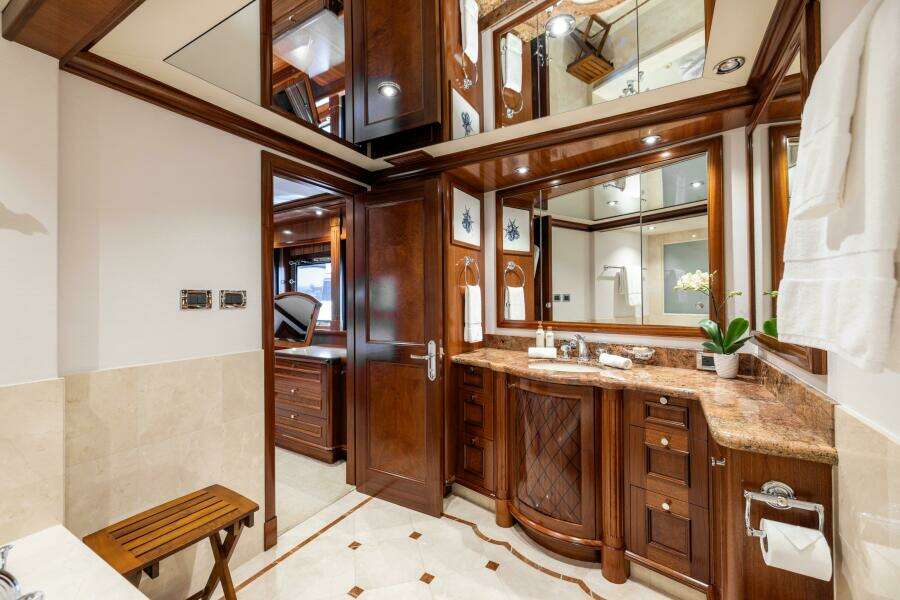Master Stateroom Bath 