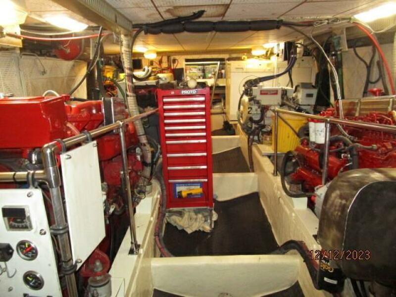 49' DeFever engine room aft