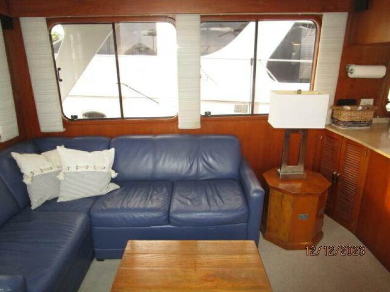 49' DeFever salon port