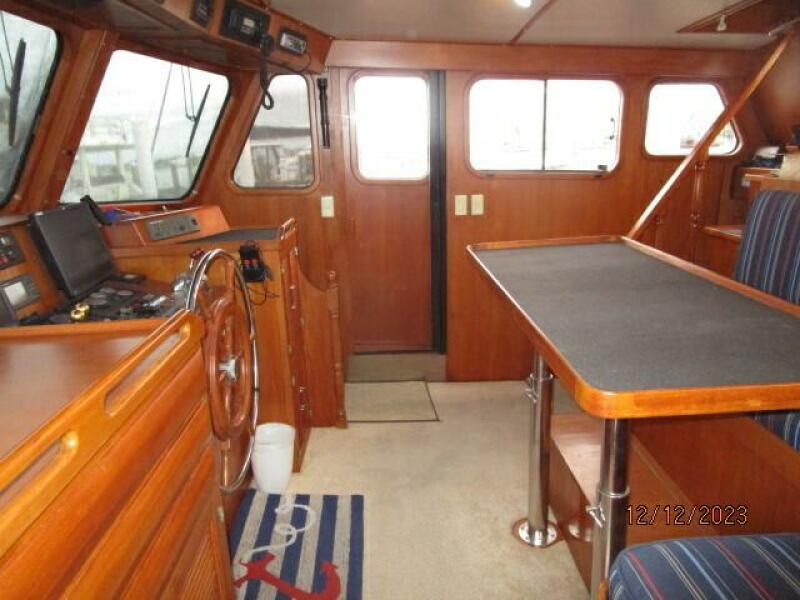 49' DeFever pilothouse starboard