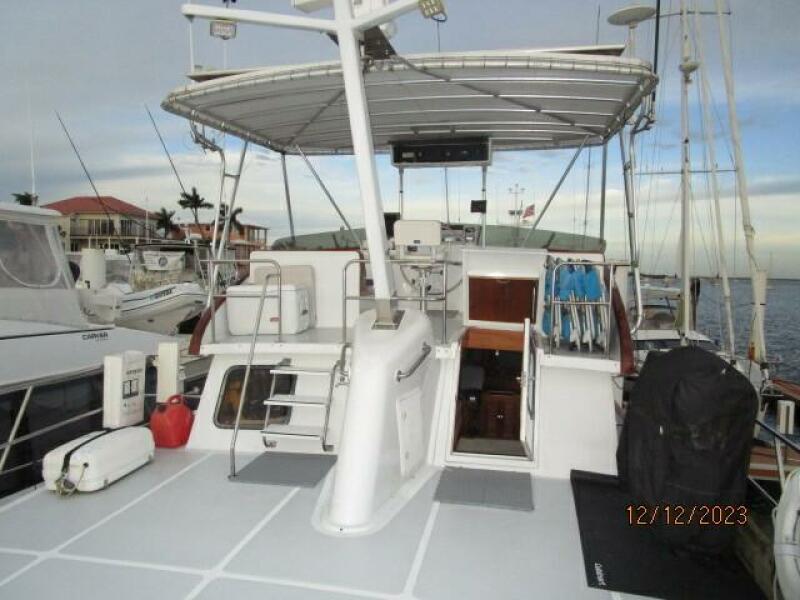 49' DeFever tender deck forward